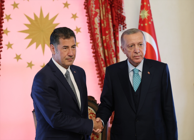 Son Dakika: Cumhurbaşkanı Erdoğan, Sinan Oğan'la Dolmabahçe Çalışma Ofisi'nde görüştü