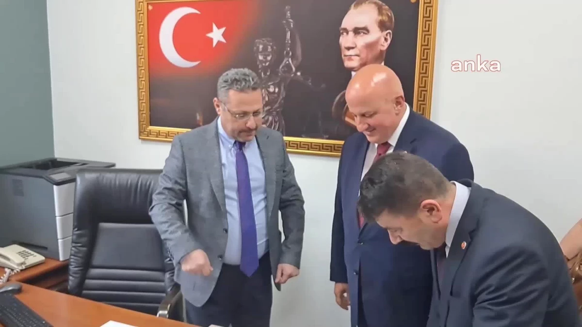 CHP Milletvekili Uğur Bayraktutan mazbatasını aldı