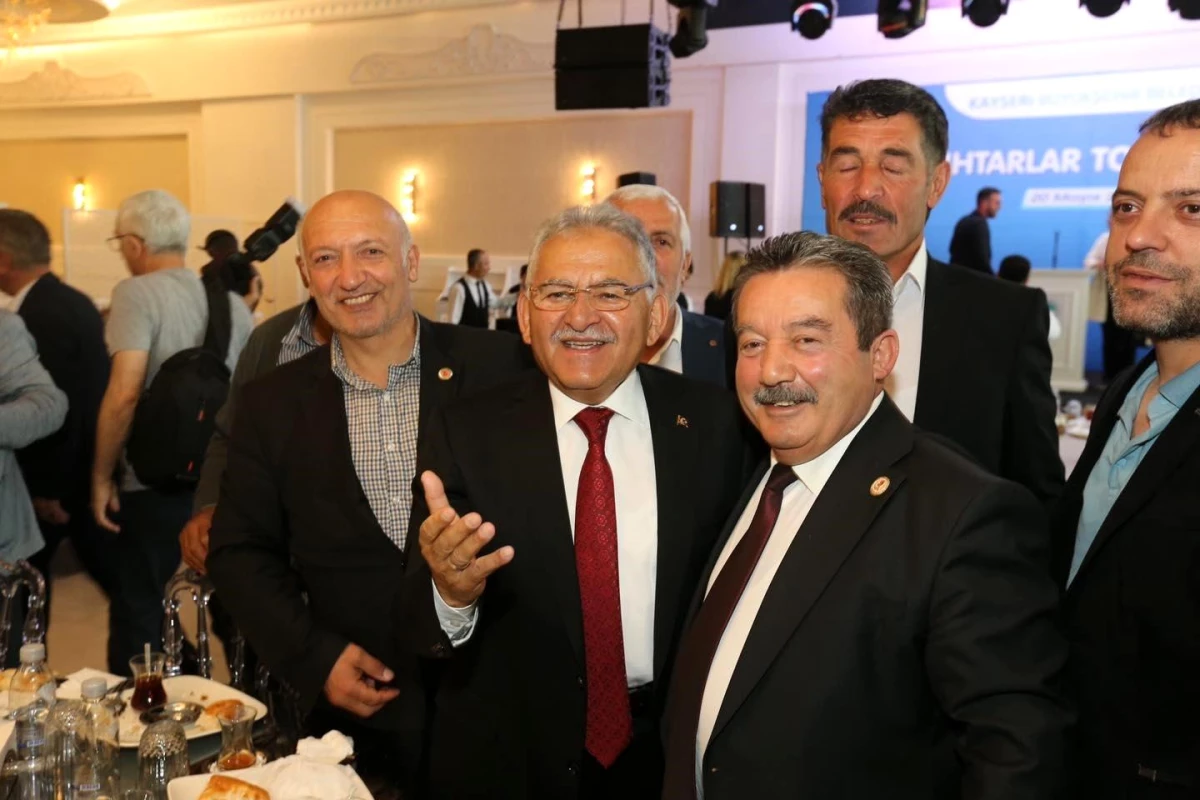 Milli Savunma Bakanı Hulusi Akar, Kayseri\'de Muhtarlar Toplantısı\'na katıldı