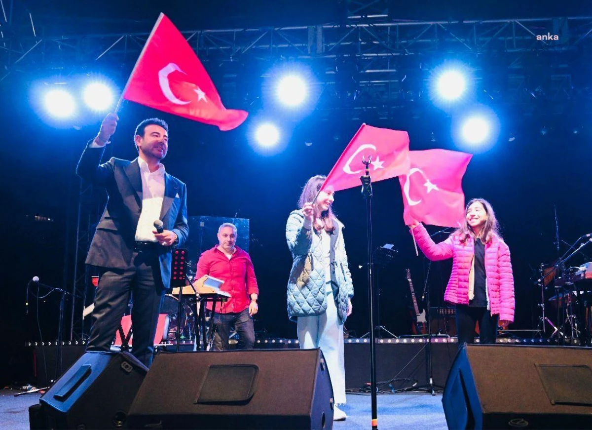 Beşiktaş\'ta 19 Mayıs coşkusu gençlik konseriyle kutlandı