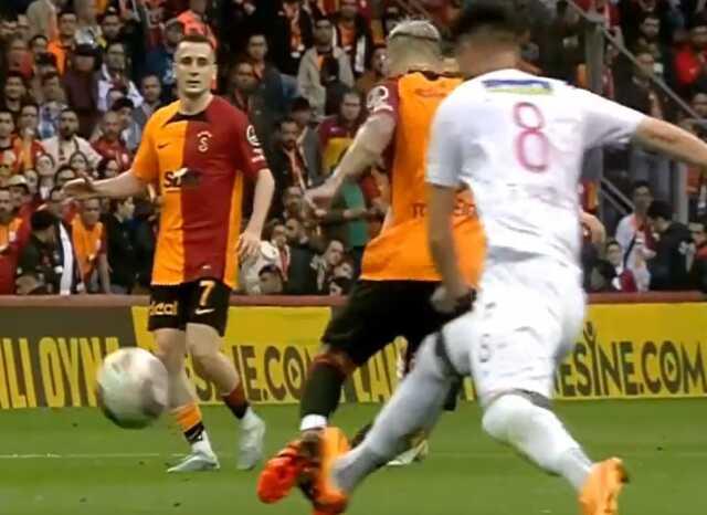 Galatasaray-Sivasspor maçındaki pozisyon için herkes aynı yorumu yapıyor Galatasaray-Sivasspor maçındaki pozisyon için herkes aynı yorumu yapıyor