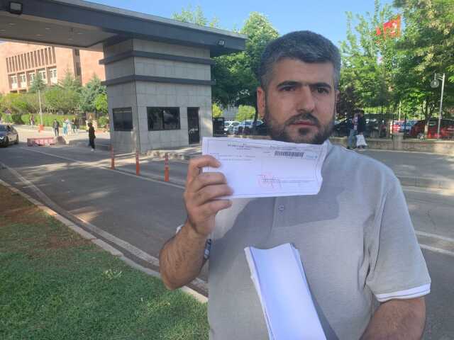 Gaziantep'te aldığı araç çalıntı çıkan esnaf yıllardır hukuk mücadelesi veriyor: İflas ettim, dükkanımı kapattım Gaziantep'te aldığı araç çalıntı çıkan esnaf yıllardır hukuk mücadelesi veriyor: İflas ettim, dükkanımı kapattım
