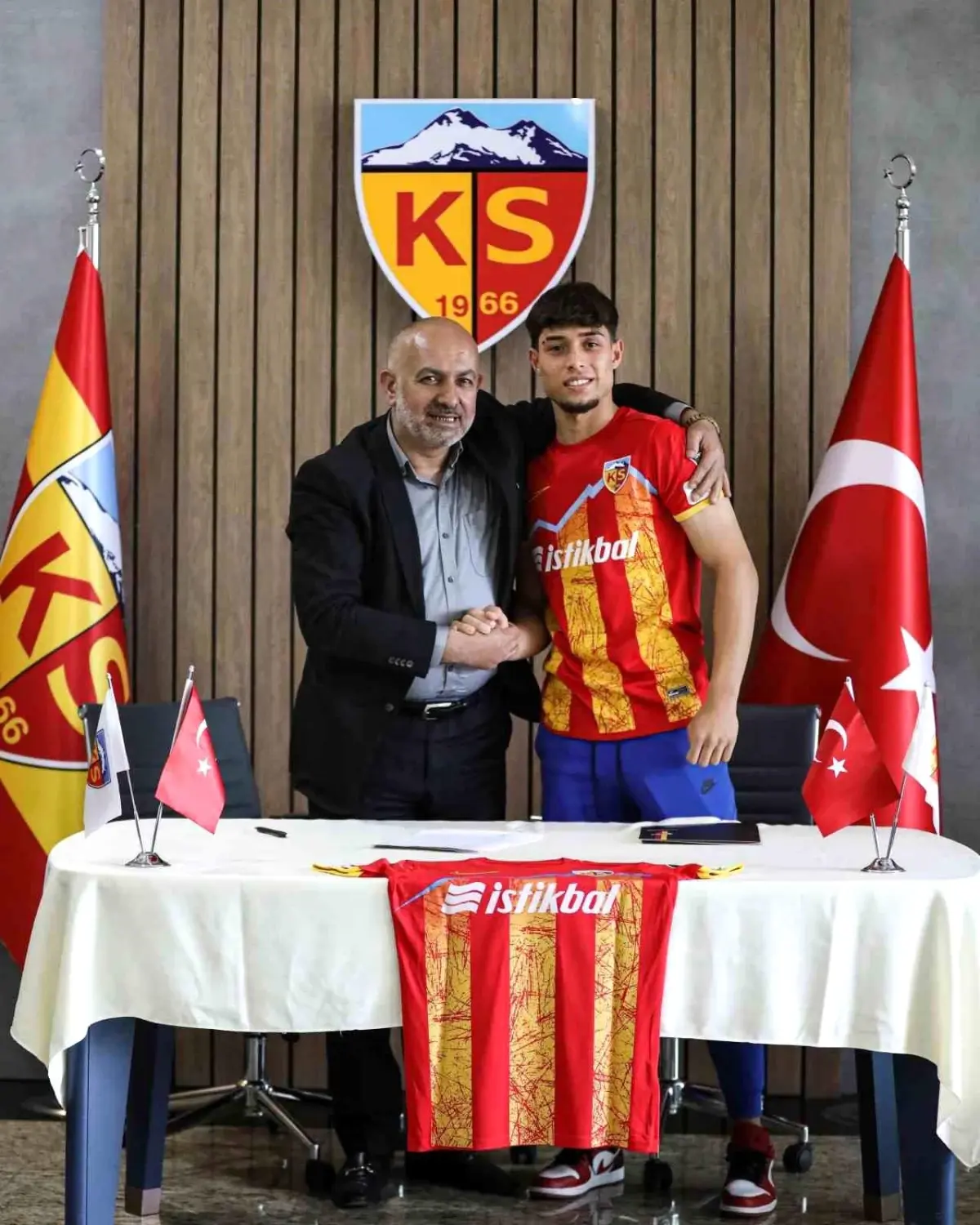 Kayserispor, Talha Sarıslan\'ın sözleşmesini yeniledi