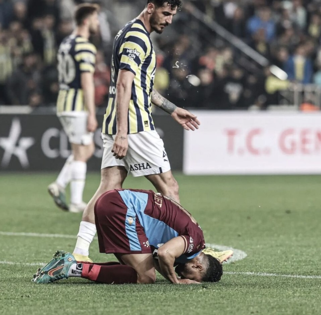 Trabzonspor'dan secdeye giden futbolcusuna tükürdüğü iddia edilen Samet Akaydin için zehir zemberek sözler