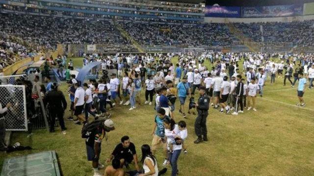 El Salvador'daki futbol maçında sahte bilet izdihama yol açtı, 12 kişi hayatını kaybetti