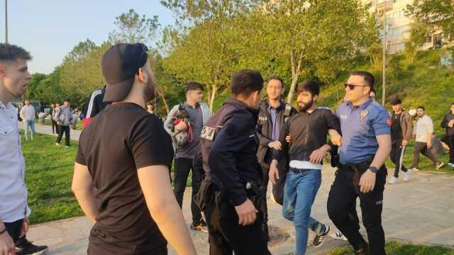 Kadıköy'de polislere saldıran grup görüntülendi