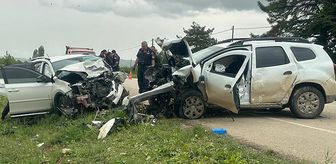 Isparta'da iki otomobil kafa kafaya girdi: 1 ölü, 4 yaralı