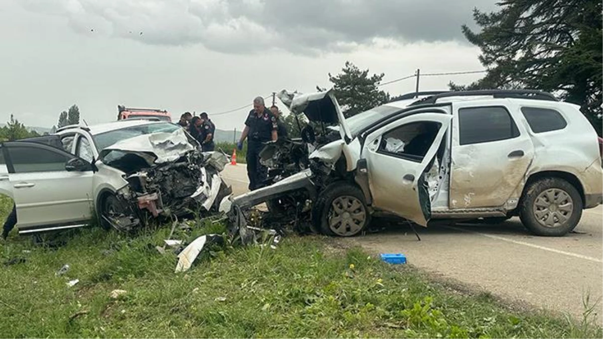 Isparta\'da iki otomobil kafa kafaya girdi: 1 ölü, 4 yaralı