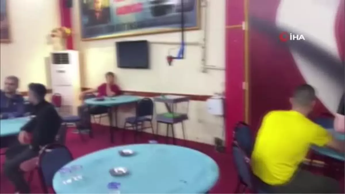 İzmir\'de aynı iş yerine 58\'inci kez kumar baskını: 118 kişi suçüstü yakalandı