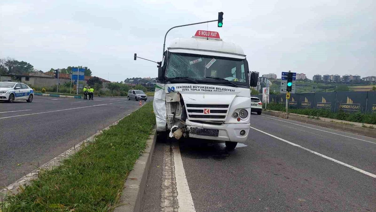 Tekirdağ\'da özel toplu taşıma aracı kazası: 7 yaralı