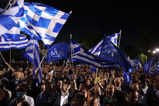Yunanistan'da seçimlerin galibi Miçotakis'in partisi Yeni Demokrasi oldu