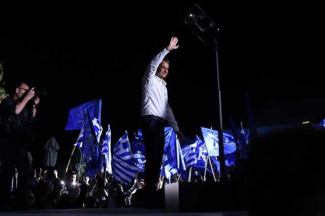 Yunanistan'da seçimlerin galibi Miçotakis'in partisi Yeni Demokrasi oldu