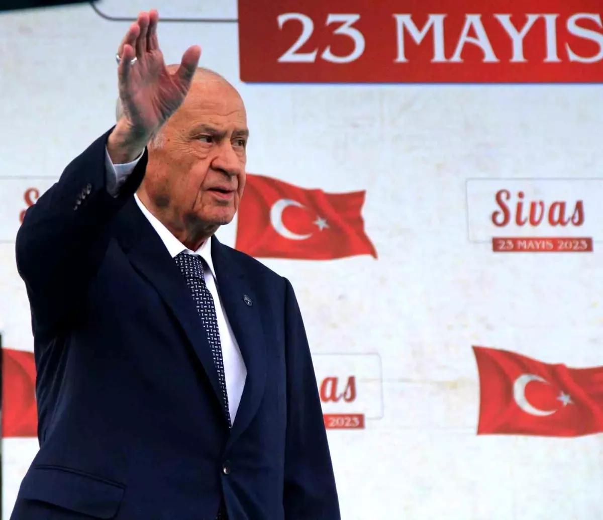 Bahçeli: \'Noktalı siyaset olmaz\'