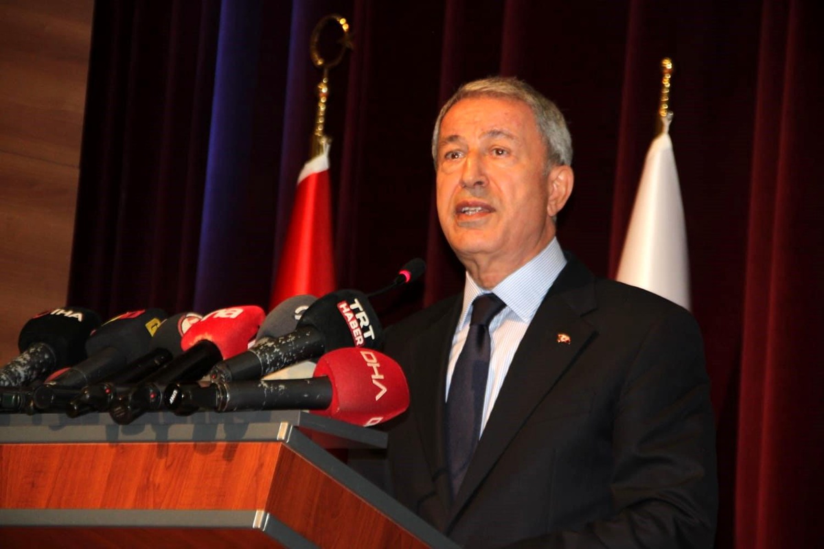 Bakan Akar: "Dün gece Suriye\'nin kuzeyinde 19 terörist etkisiz hale getirildi"