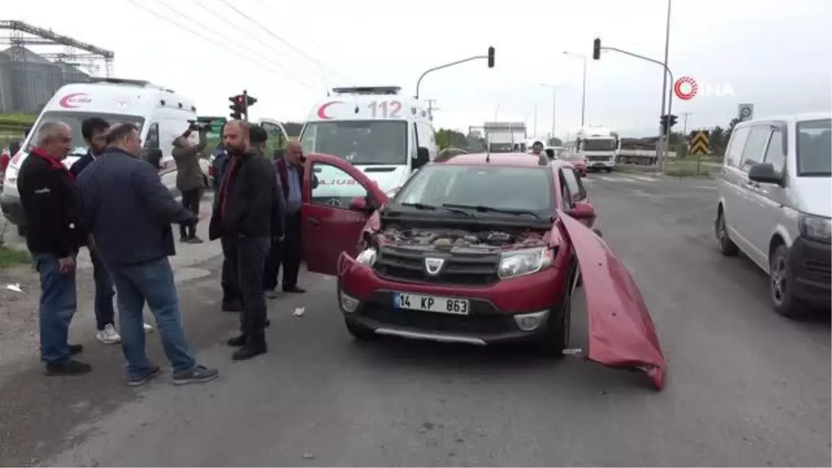 Beypiliç kamyonu ışıklarda yavaşlayan otomobile çarptı: 4 yaralı