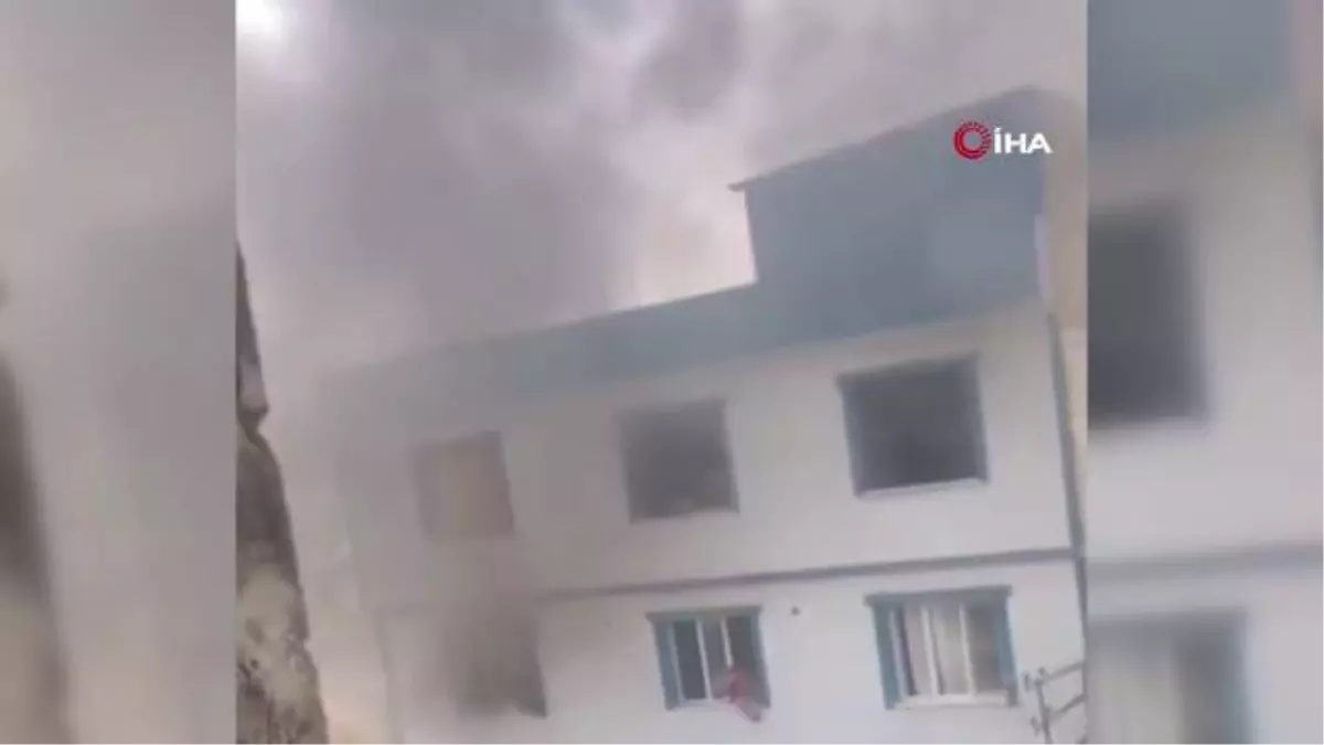 Elektrikten çıkan yangın paniğe sebep oldu