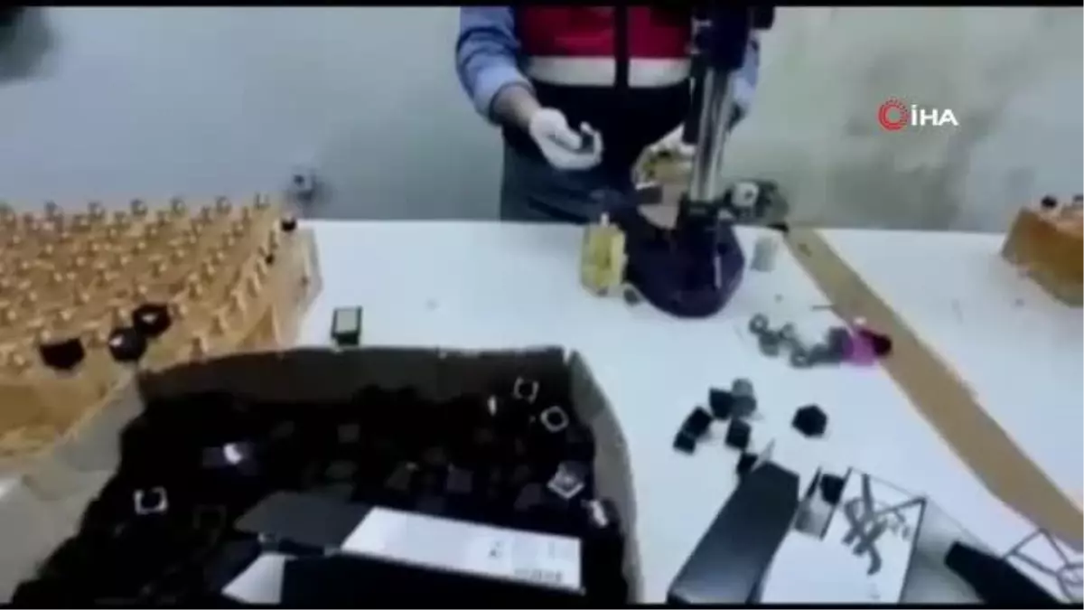 Jandarma\'dan sahte parfüm operasyonu: 25 bin adet sahte parfüm, bin 500 litre etil alkol ele geçirildi