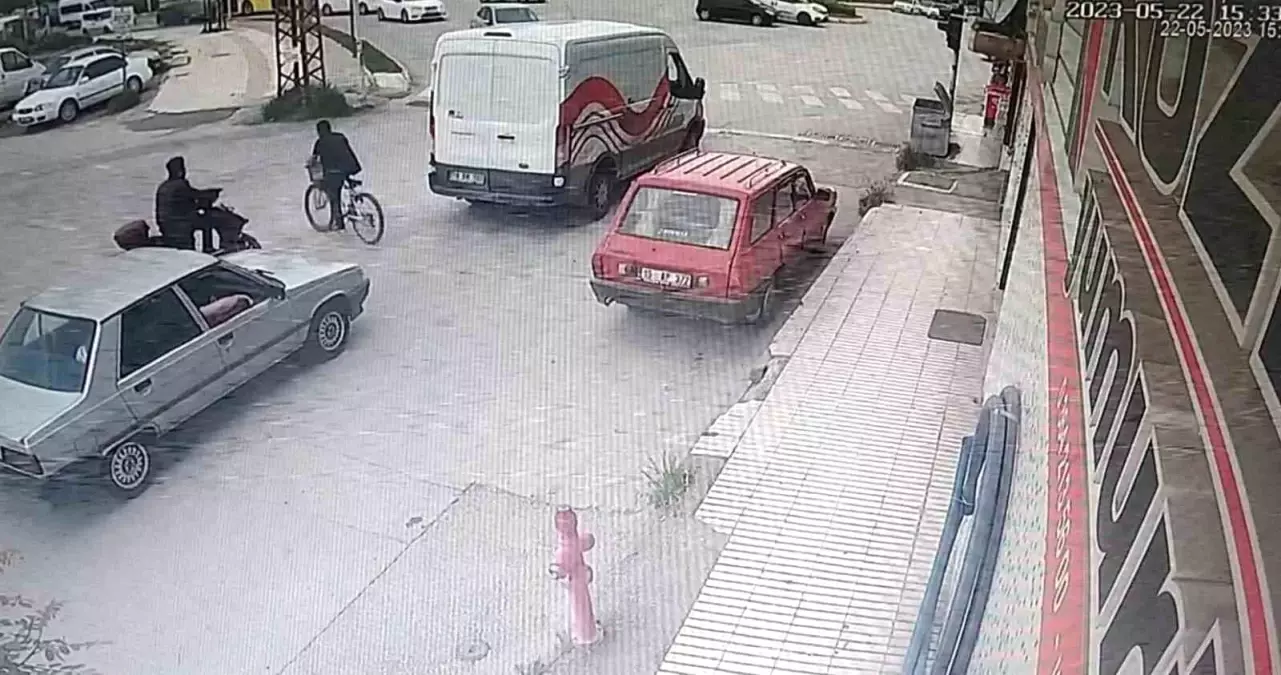 Motosiklet ve bisiklet sürücüsü ölümden döndü