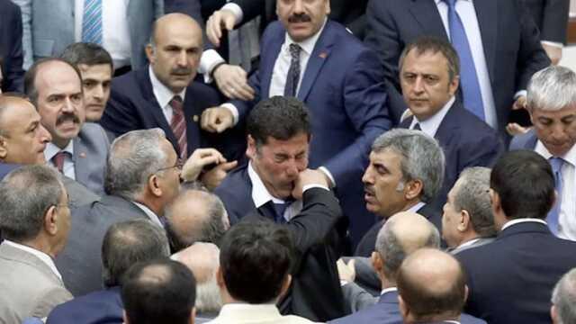 Oğan'ın seçimin 2. turuyla ilgili kararı akıllara 2014 yılında Meclis'te atılan yumruğu getirdi