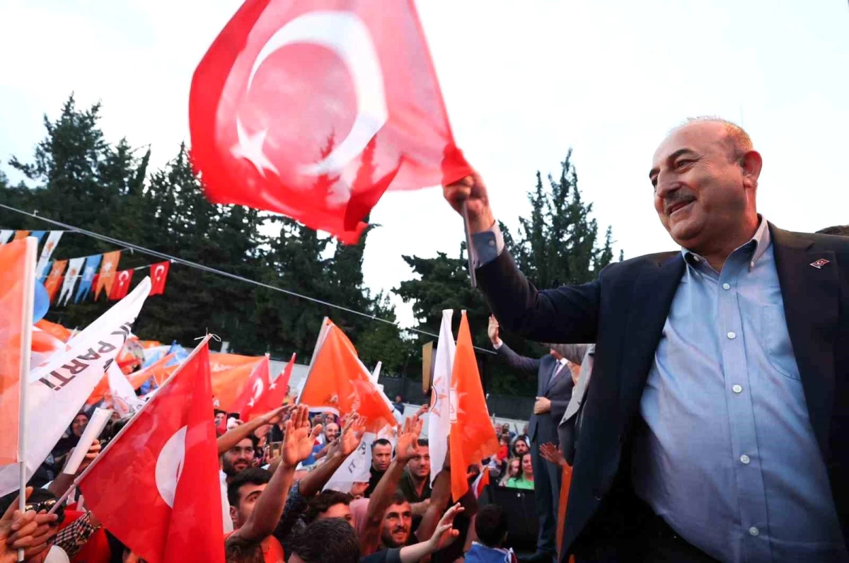 Bakan Çavuşoğlu: "Suriyelileri gönderelim ama insani bir şekilde Türk\'e yakışır bir şekilde gönderelim"