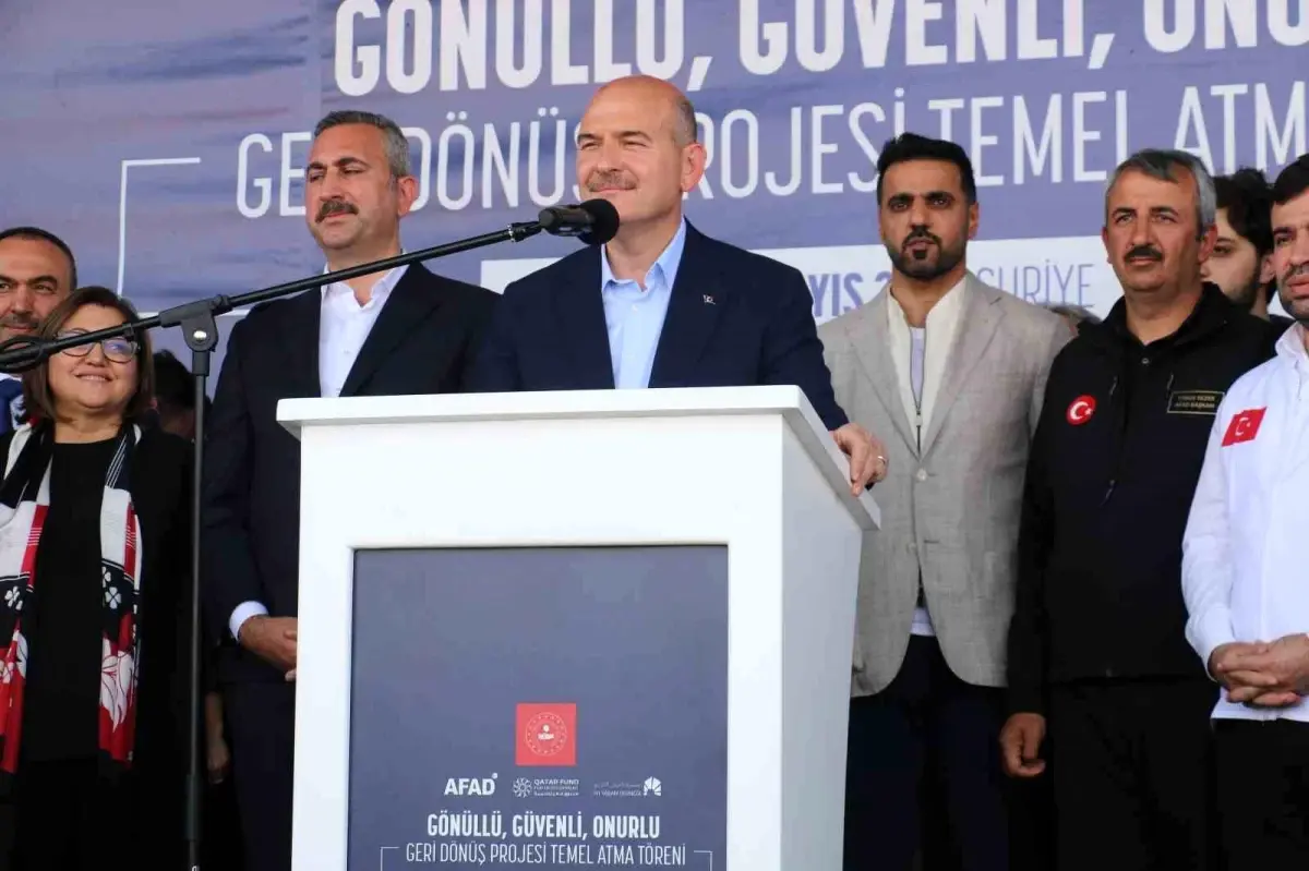 Bakan Soylu, Cerablus\'ta \'Güvenli Gönüllü Onurlu Geri Dönüş Projesi\'nin temel atma törenine katıldı