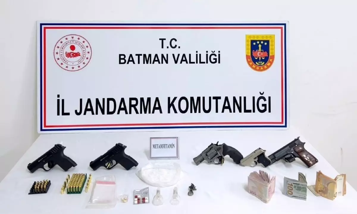 Batman\'da bir şüphelinin üzerinden uyuşturucu ve silah çıktı
