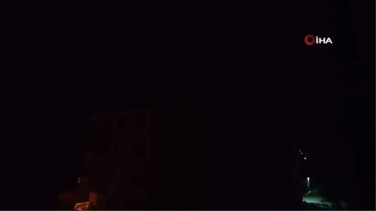 Bingöl'de şimşekler geceyi gündüze çevirdi