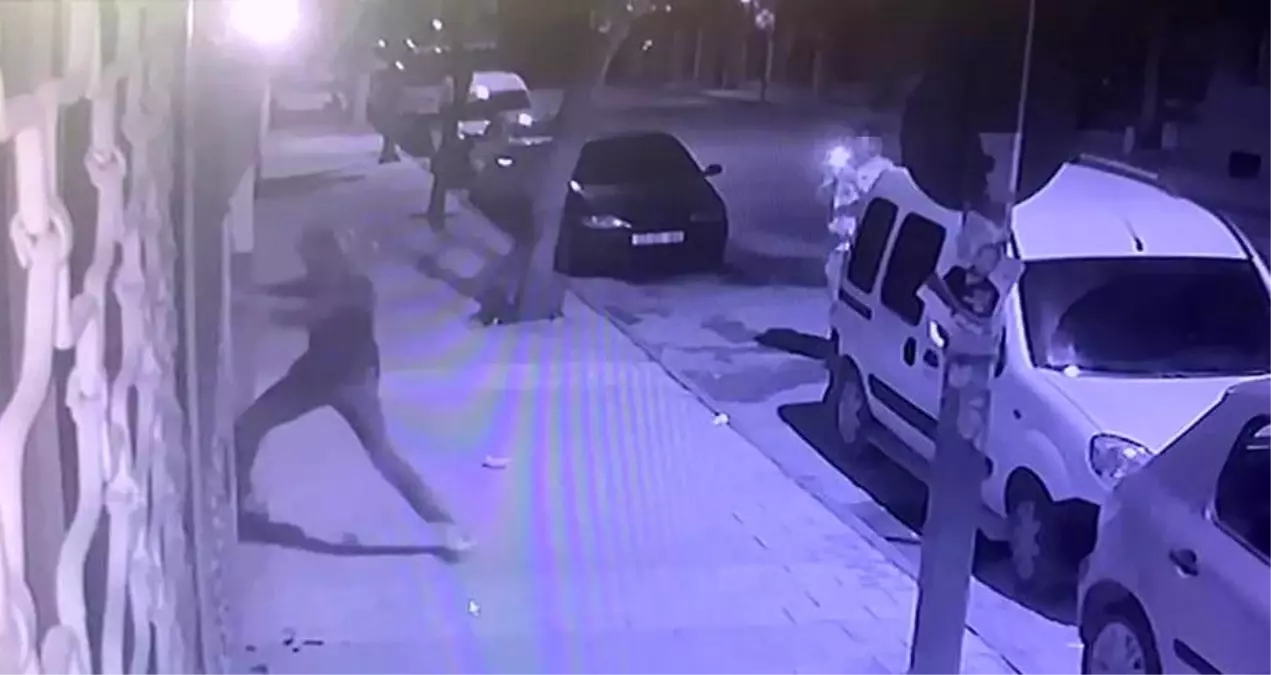 Elazığ\'da bir garip olay: Biri kırdı, diğeri kaydetti