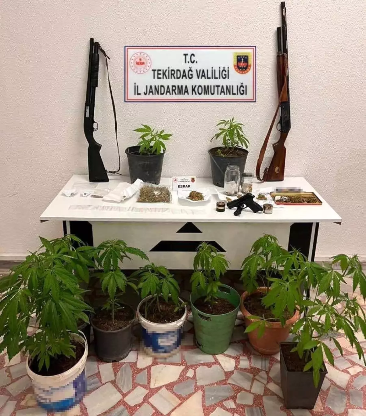 Tekirdağ\'ın 4 ilçesinde uyuşturucuya darbe: 6 gözaltı