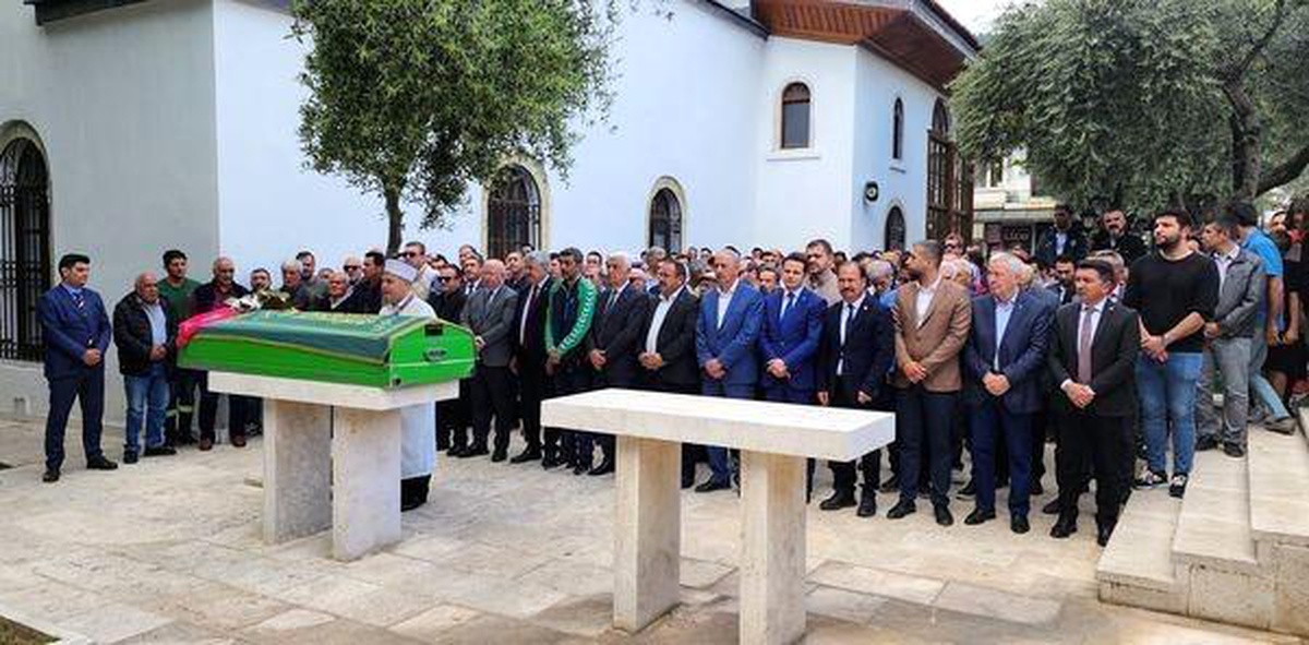 Ortaokul öğrencisi Hazal son yolculuğuna uğurlandı