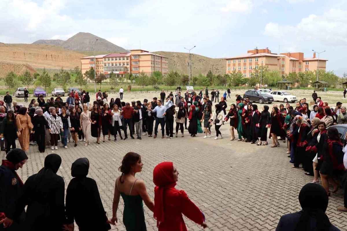 Atatürk Üniversitesi Oltu Beşeri ve Sosyal Bilimler Fakültesi\'nde Mezuniyet Töreni