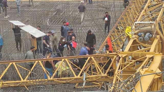 Bursa'da Konut İnşaatında Kule Vinç Devrildi: Vinç Operatörü Yaralandı