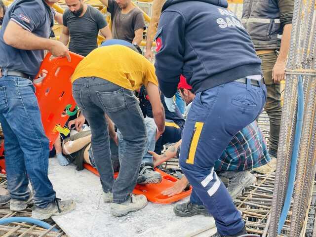 Bursa'da Konut İnşaatında Kule Vinç Devrildi: Vinç Operatörü Yaralandı