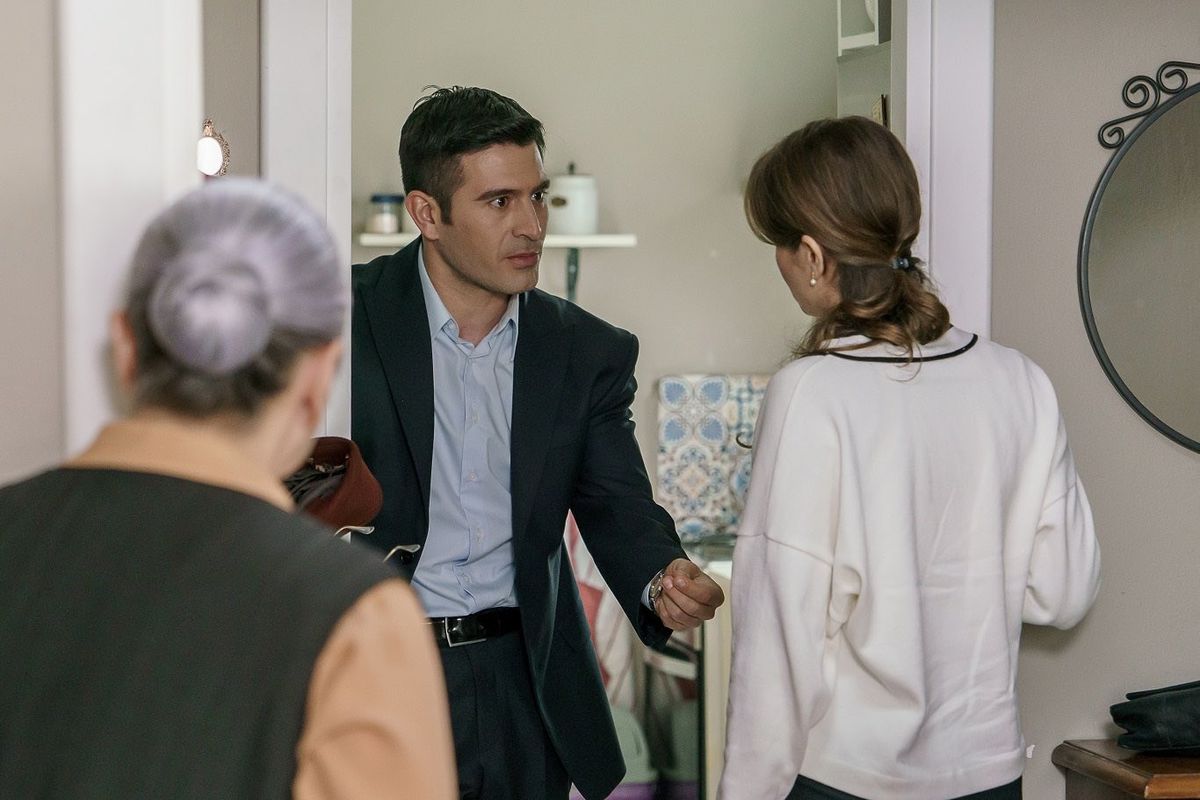 Camdaki Kız neden yayınlanmadı? Camdaki Kız hangi gün, saat kaçta? Camdaki Kız yeni bölüm ne zaman yayınlanacak?