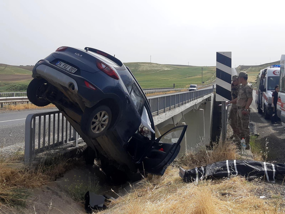 Diyarbakır\'da Feci Kaza: 1 Kişi Öldü, 3 Kişi Yaralandı