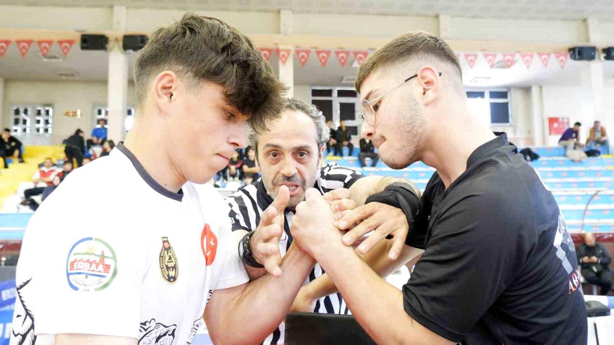 Liseler Arası Gençler Bilek Güreşi Şampiyonası Erzurum\'da Başladı