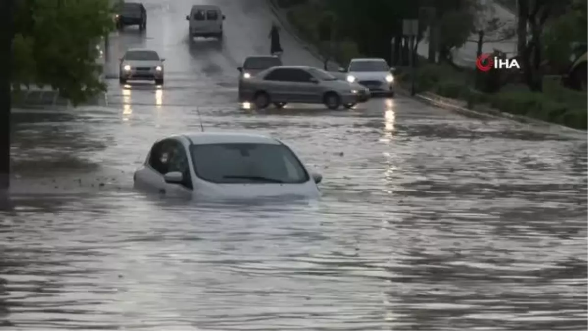 Ankara\'da sağanak yağış hayatı olumsuz etkiledi