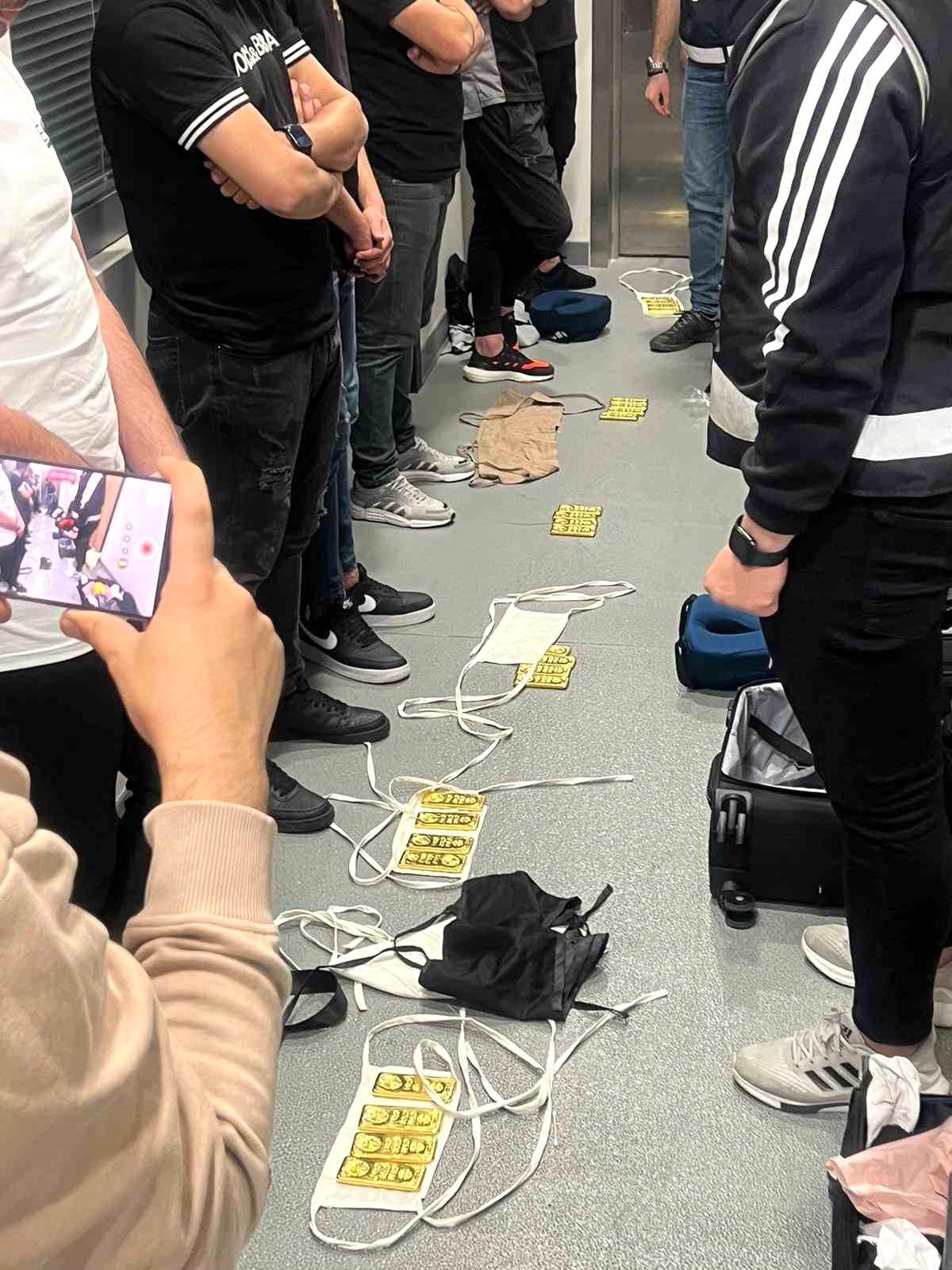 İstanbul Havalimanı\'nda Külçe Altın Operasyonu: 24 Kilo Altın Ele Geçirildi
