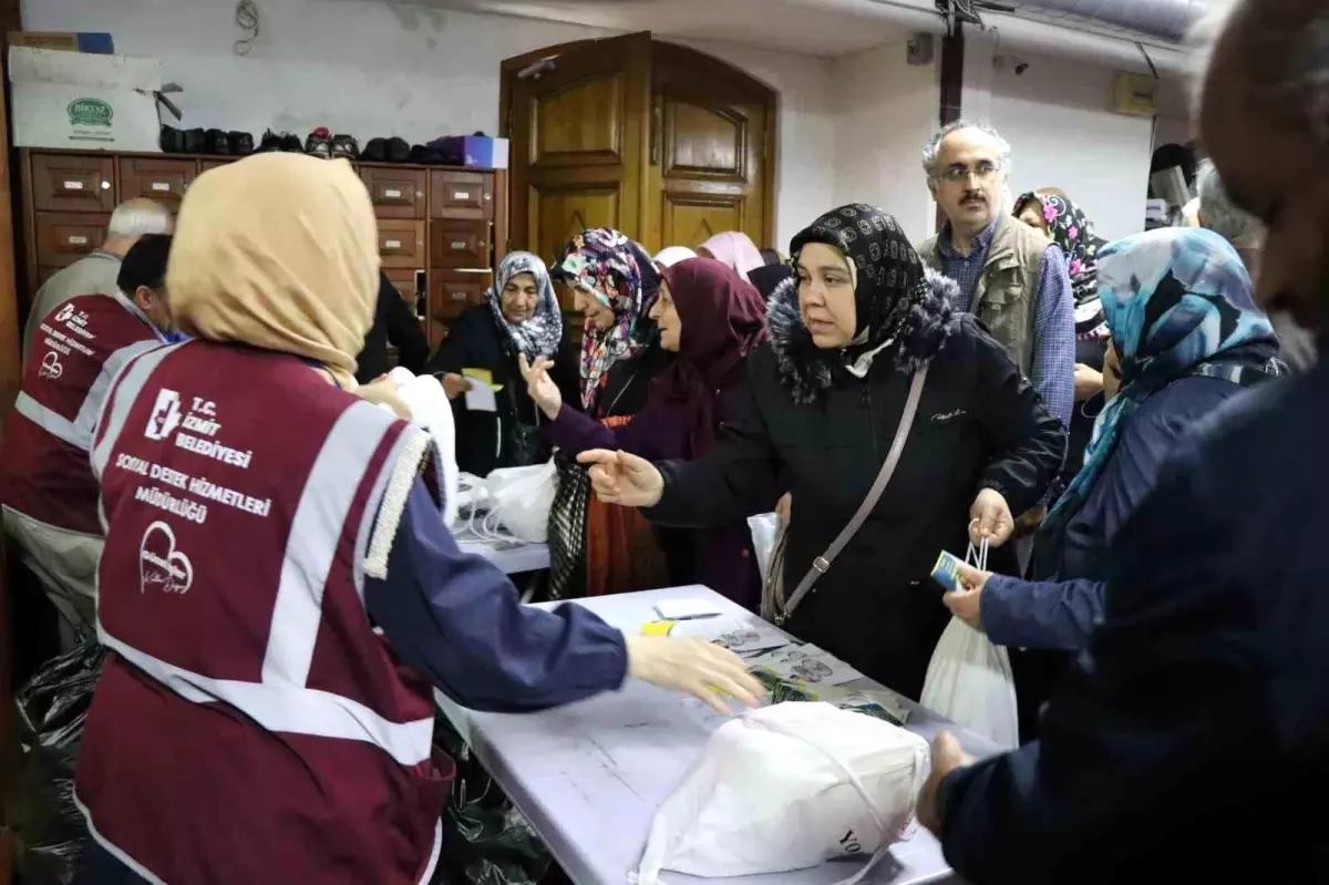 İzmit Belediyesi hacı adaylarını hediyelerle uğurladı