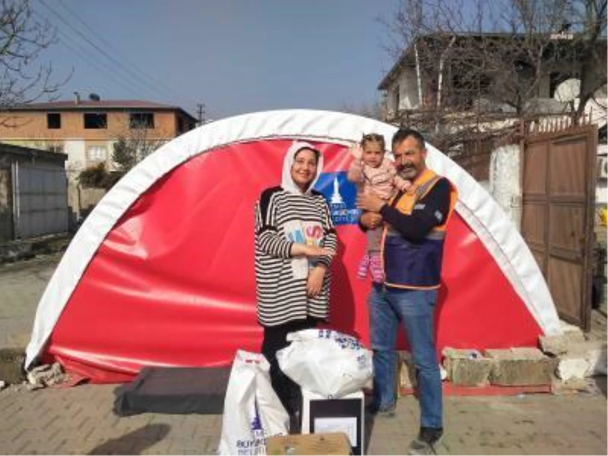 İzmir Büyükşehir Belediyesi, Kahramanmaraş\'taki Depremzedelere Yardım Etmeye Devam Ediyor