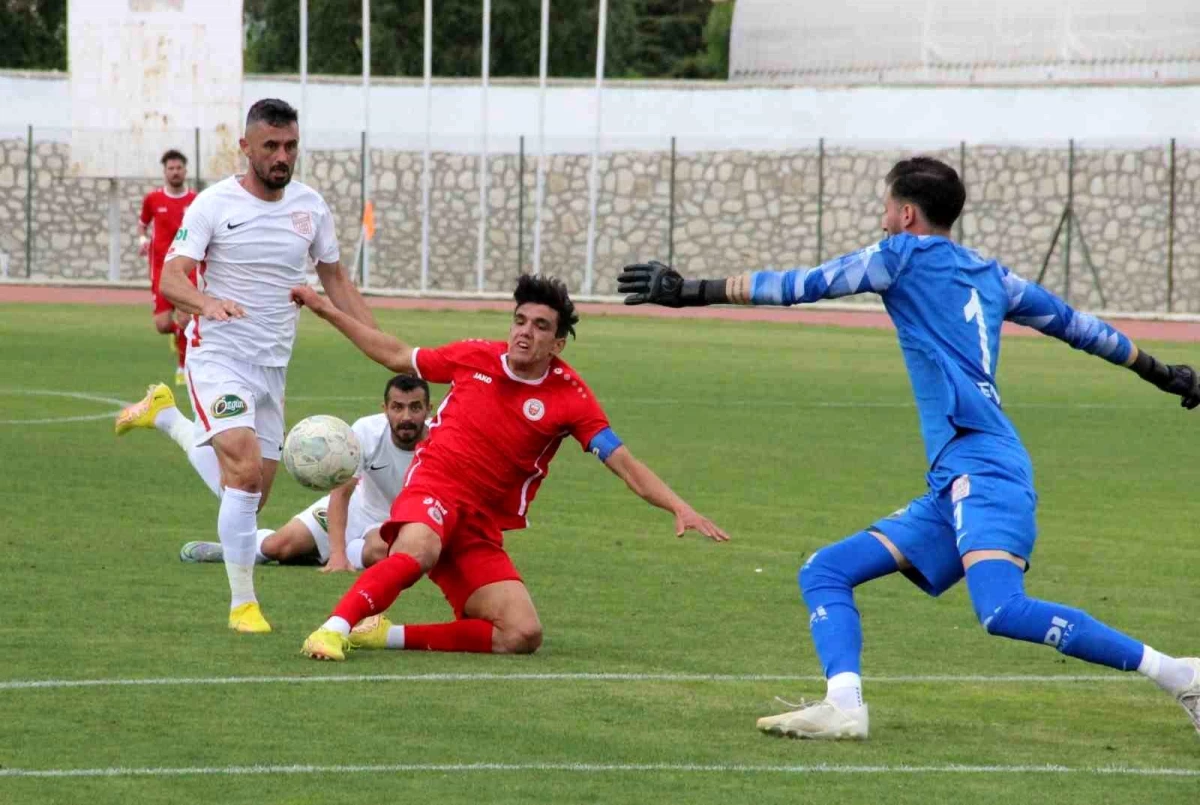 Karaman FK, Ayvalıkgücü Belediyespor\'u uzatmada mağlup ederek yarı finale yükseldi