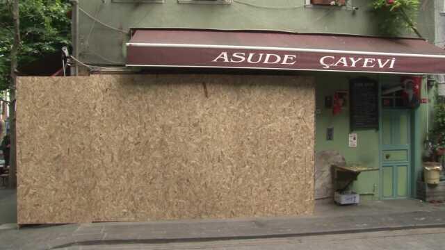 Üsküdar'da çarşaflı kadınları kovan işletmenin ruhsatı iptal edildi