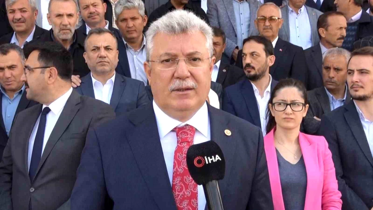 AK Parti Grup Başkan Vekili Akbaşoğlu\'ndan İmamoğlu\'na tepki: "Bütün pazarcı esnafından özür dilemeye davet ediyorum"