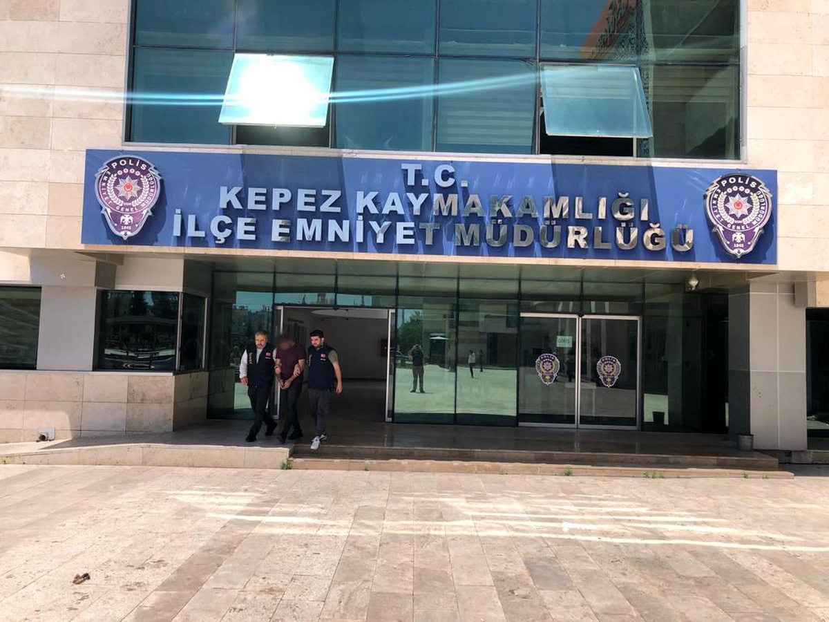 Antalya\'da hapis cezası bulunan 2 firari yakalandı