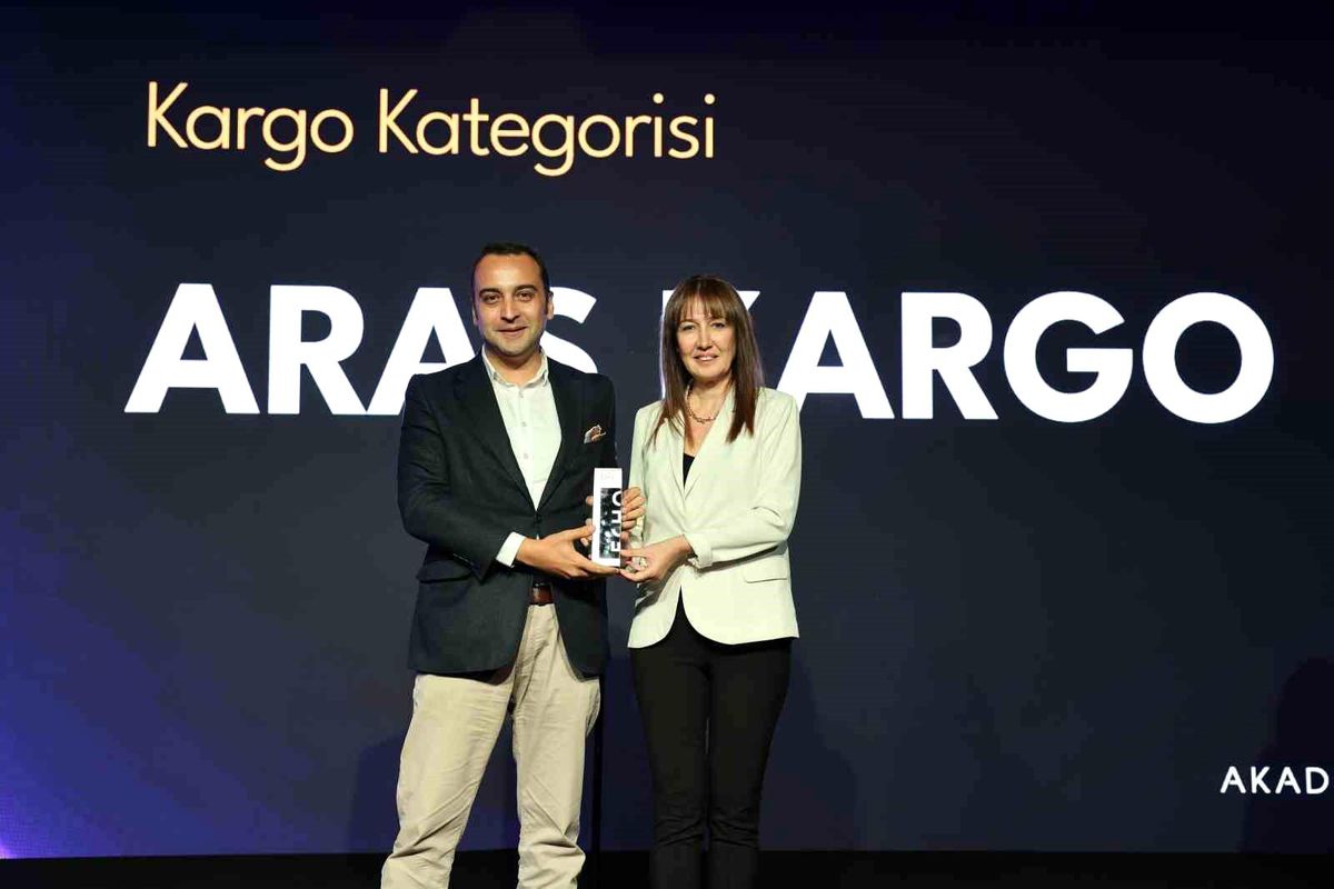 Aras Kargo\'ya \'En İyi E-Ticaret Deneyimi Yaşatan Kargo Şirketi\' ödülü
