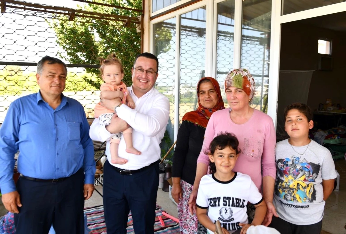 Mustafakemalpaşa Belediye Başkanı Mehmet Kanar, depremzedeleri yalnız bırakmıyor