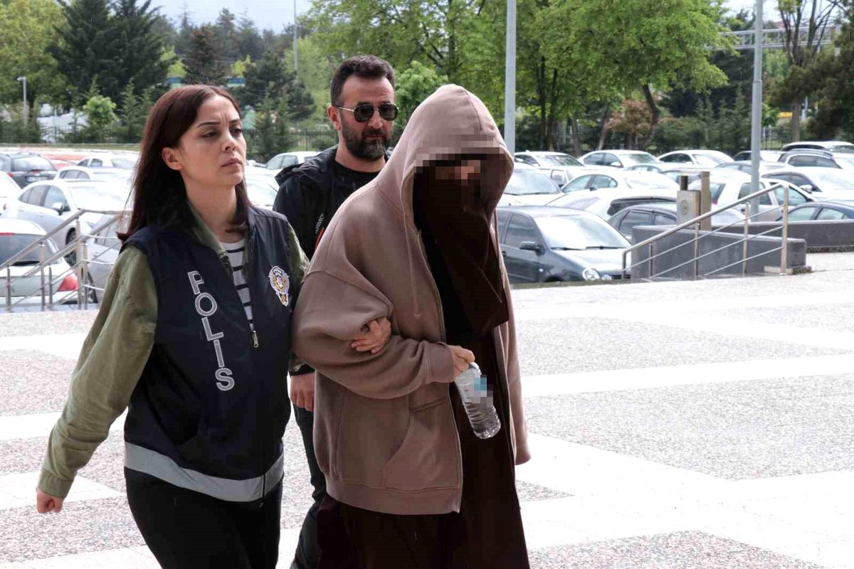 Bolu\'da DEAŞ operasyonu: Terör örgütüne finansman sağladığı iddia edilen kadın yakalandı