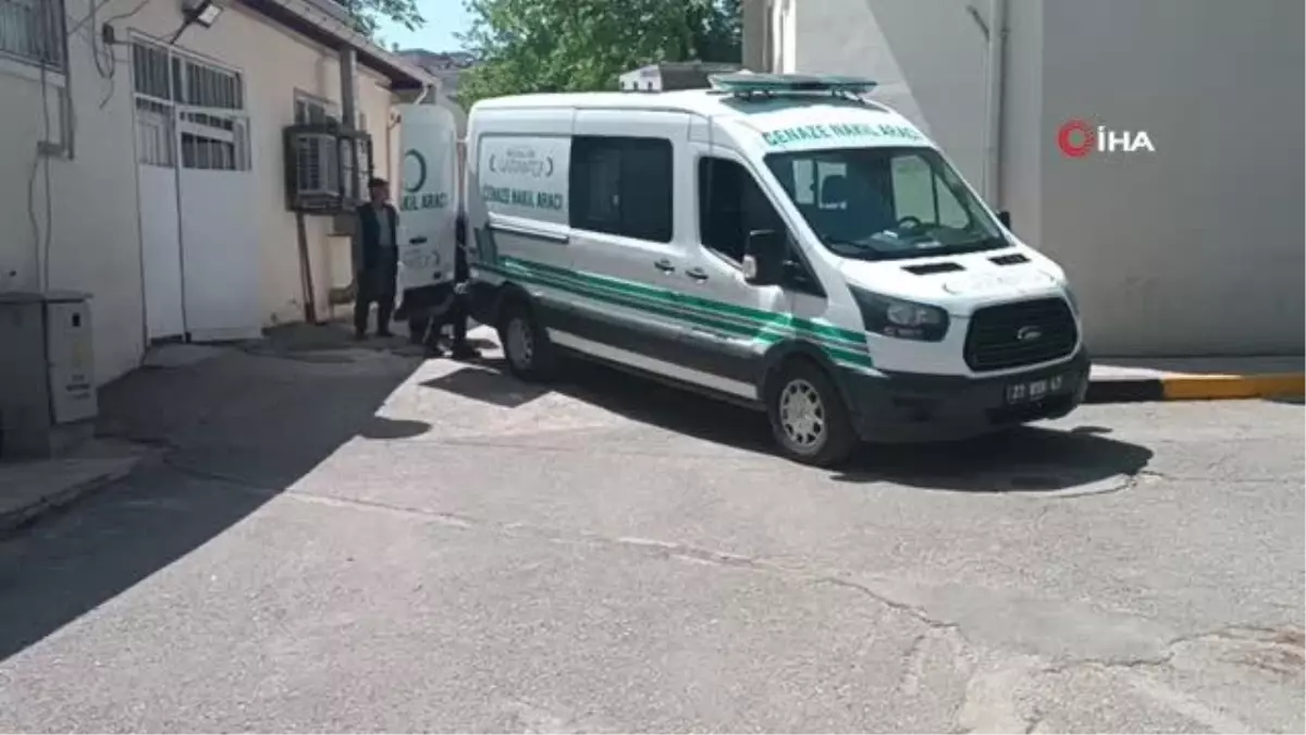 Devrilen traktörün altında kalan çocuk hayatını kaybetti