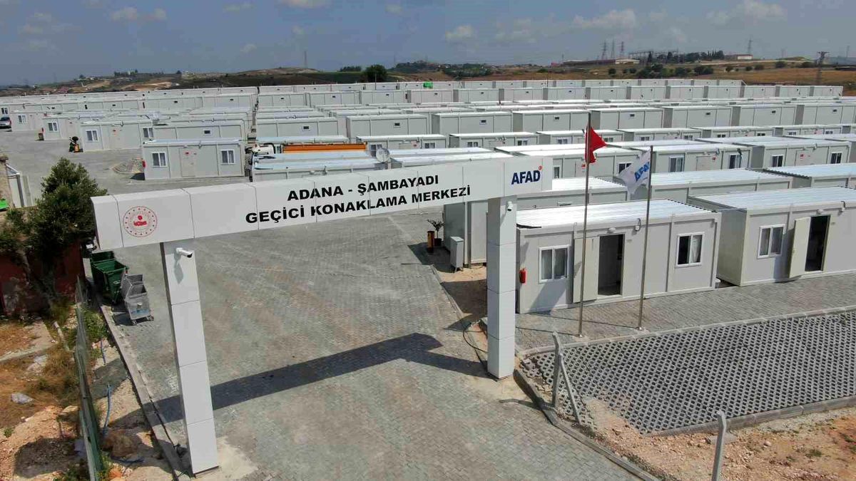 Adana\'da depremzedeler için kurulan konteyner kentte aileler yerleşmeye başladı