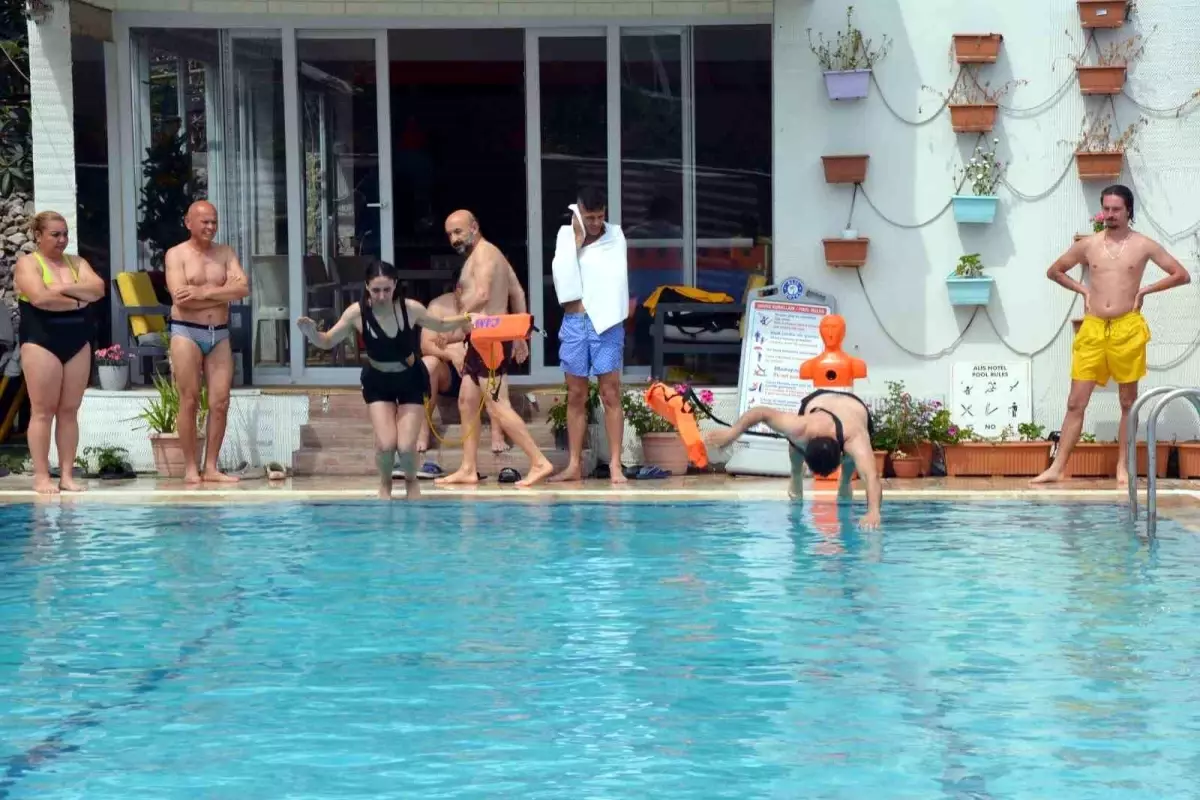 Fethiye\'de 20 Cankurtarana Eğitim Verildi